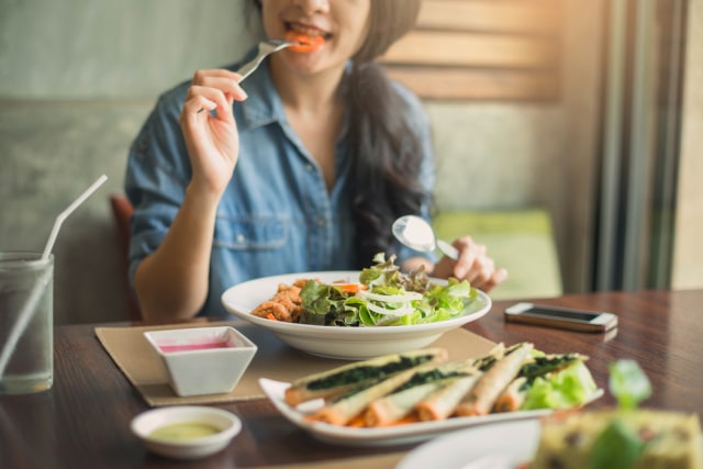 Jaga Pola Makan Cegah Risiko Kanker Usia Muda